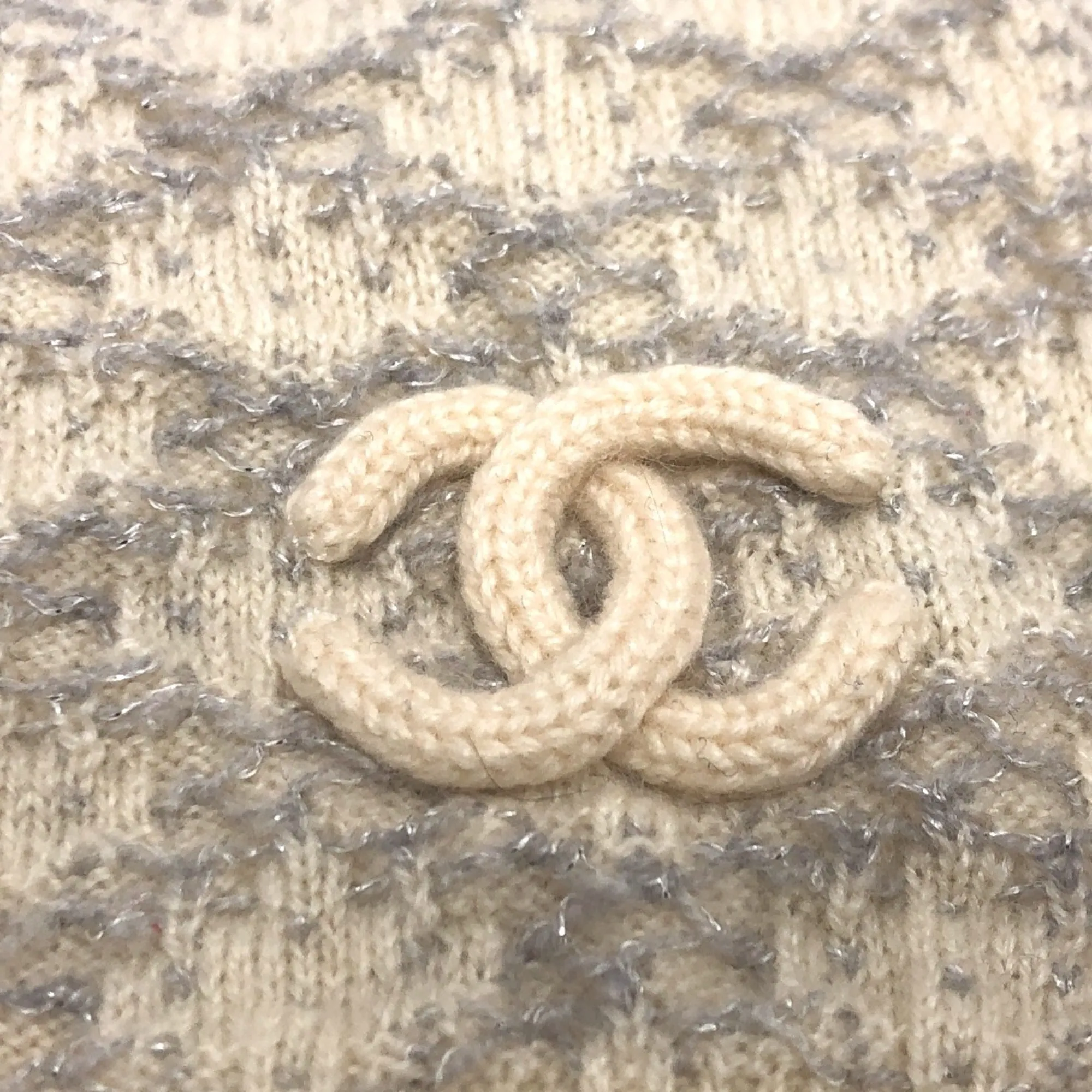 Chanel 18A Glitter large format Scarf IvoryBased
