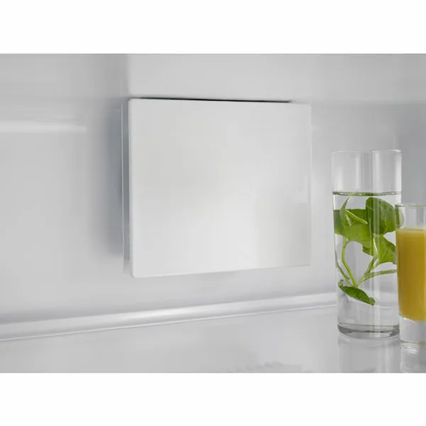 Zanussi Series 40 269L Low Frost Integrated Fridge Freezer - White | ZNFN18ES3